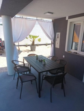 Otok Vir- apartman Nika